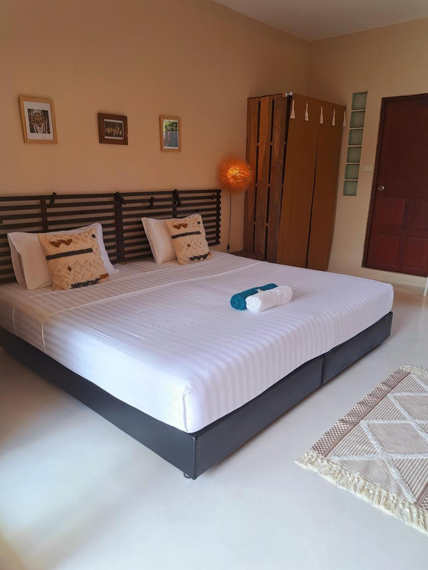 Laura Guest House-Adult Only- Hua Thanon  Εξωτερικό φωτογραφία