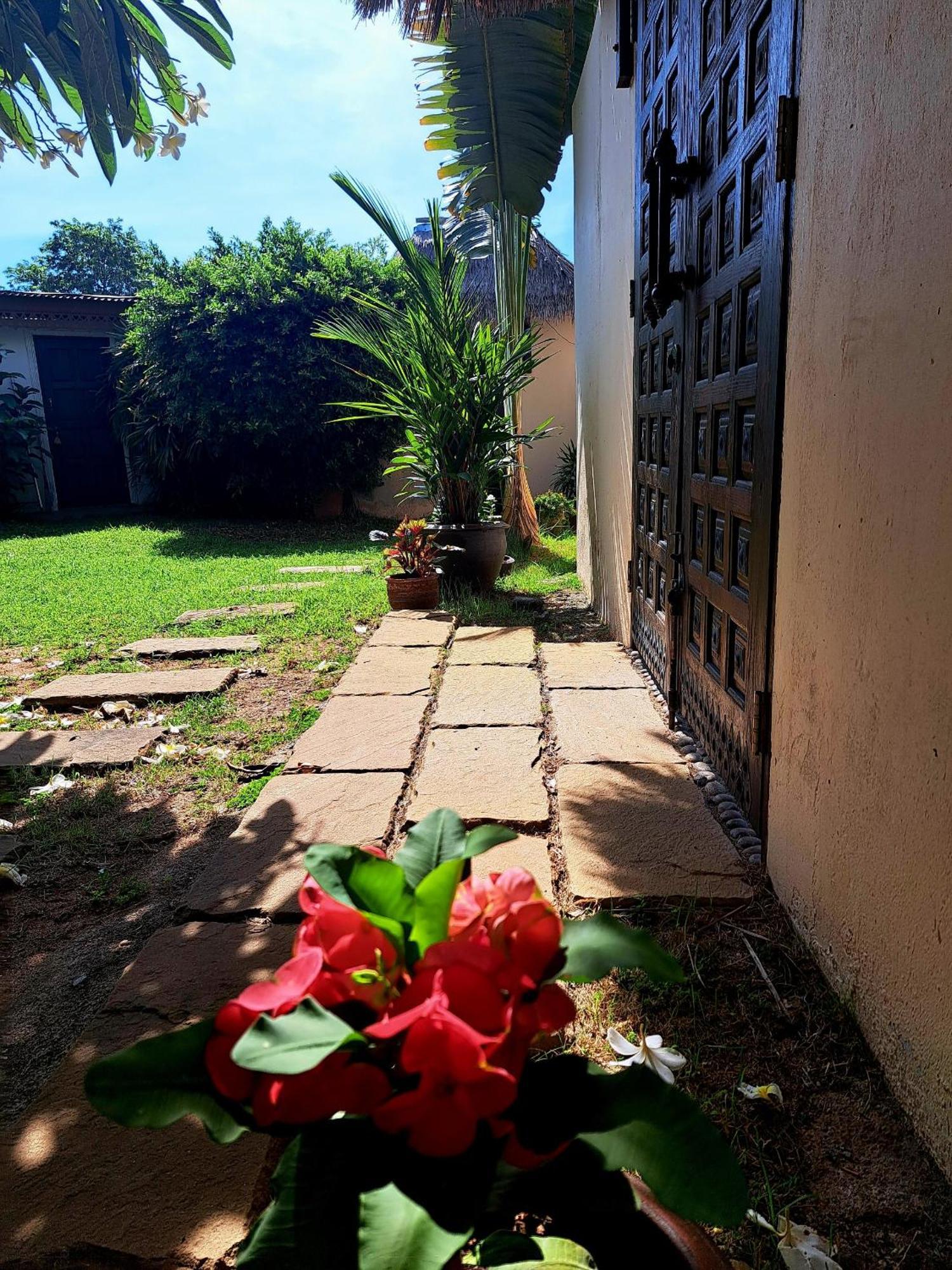 Laura Guest House-Adult Only- Hua Thanon  Εξωτερικό φωτογραφία